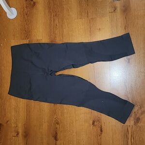 Lululemon athletica ci.pression capri leggings size 6/8 gray